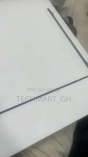New Laptop Apple MacBook Air 2022 M2 16GB Apple M2 SSD 256GB