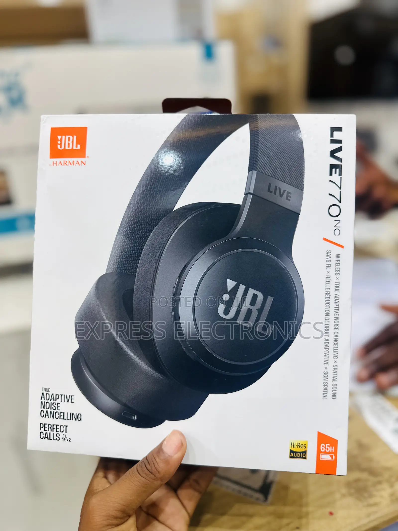 Ultra Modern Headset JBL Live 770.