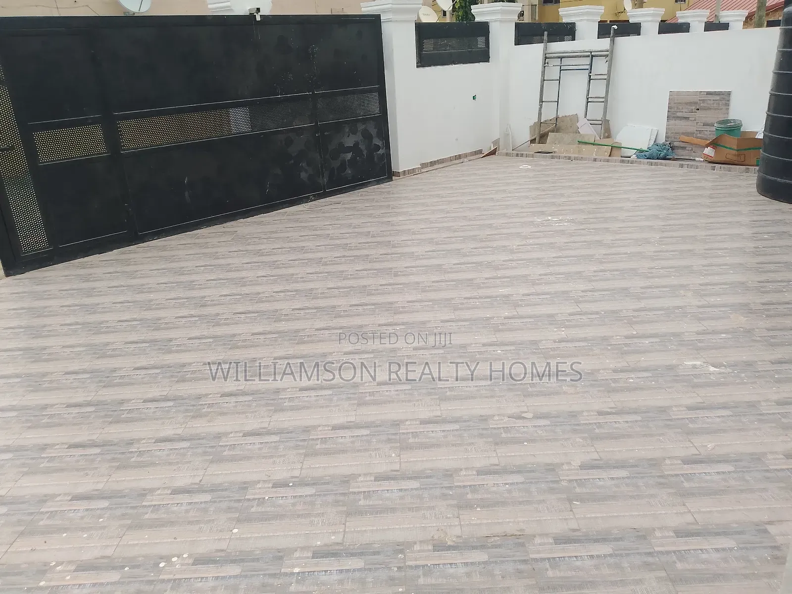 3bdrm House in Hfc Estate Area, Spintex for sale