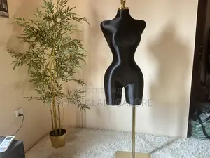 BBL Mannequin With Flat Base Pinable Material
