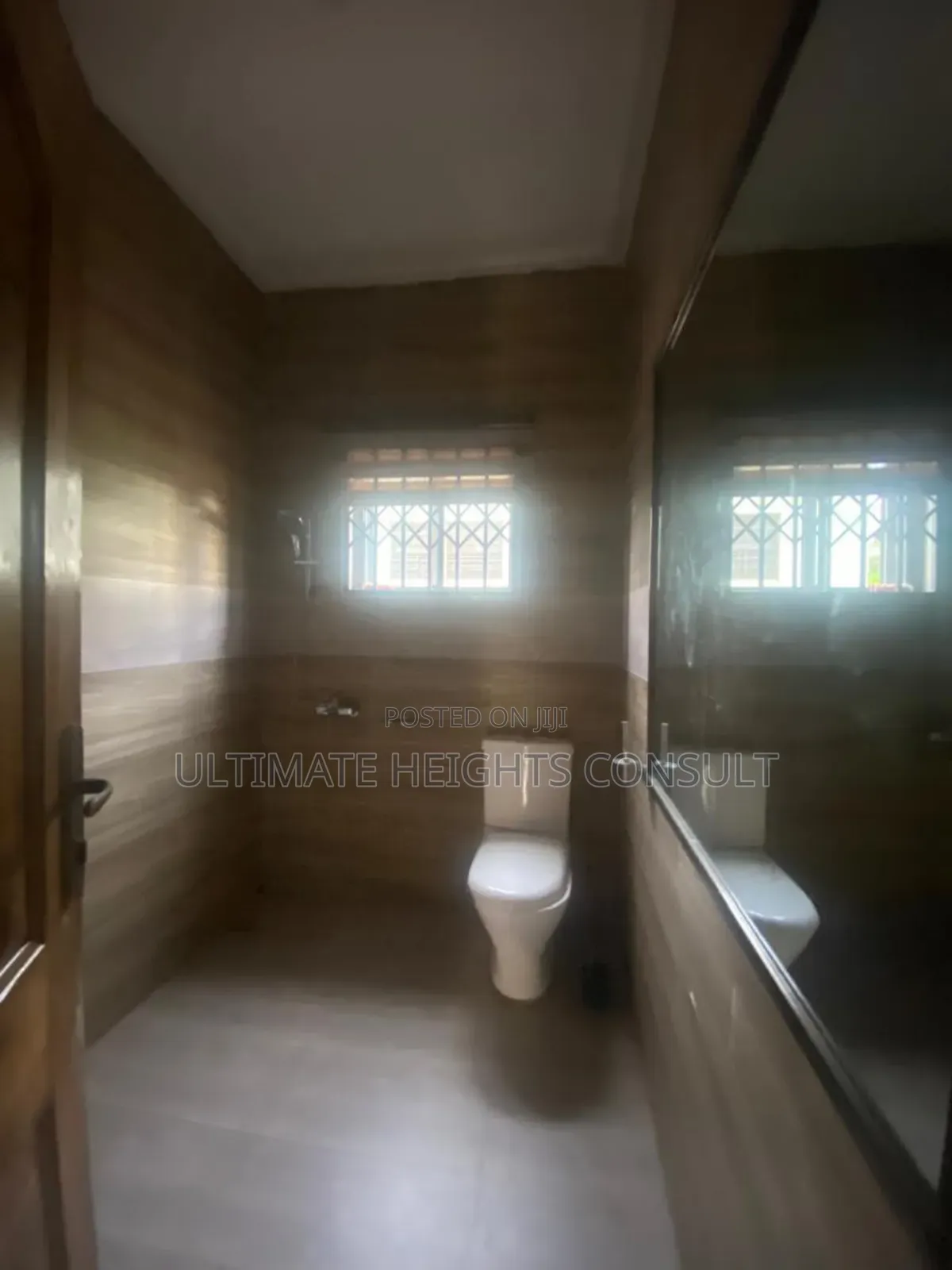 2bdrm Apartment in Dansoman, Exhibition for rent