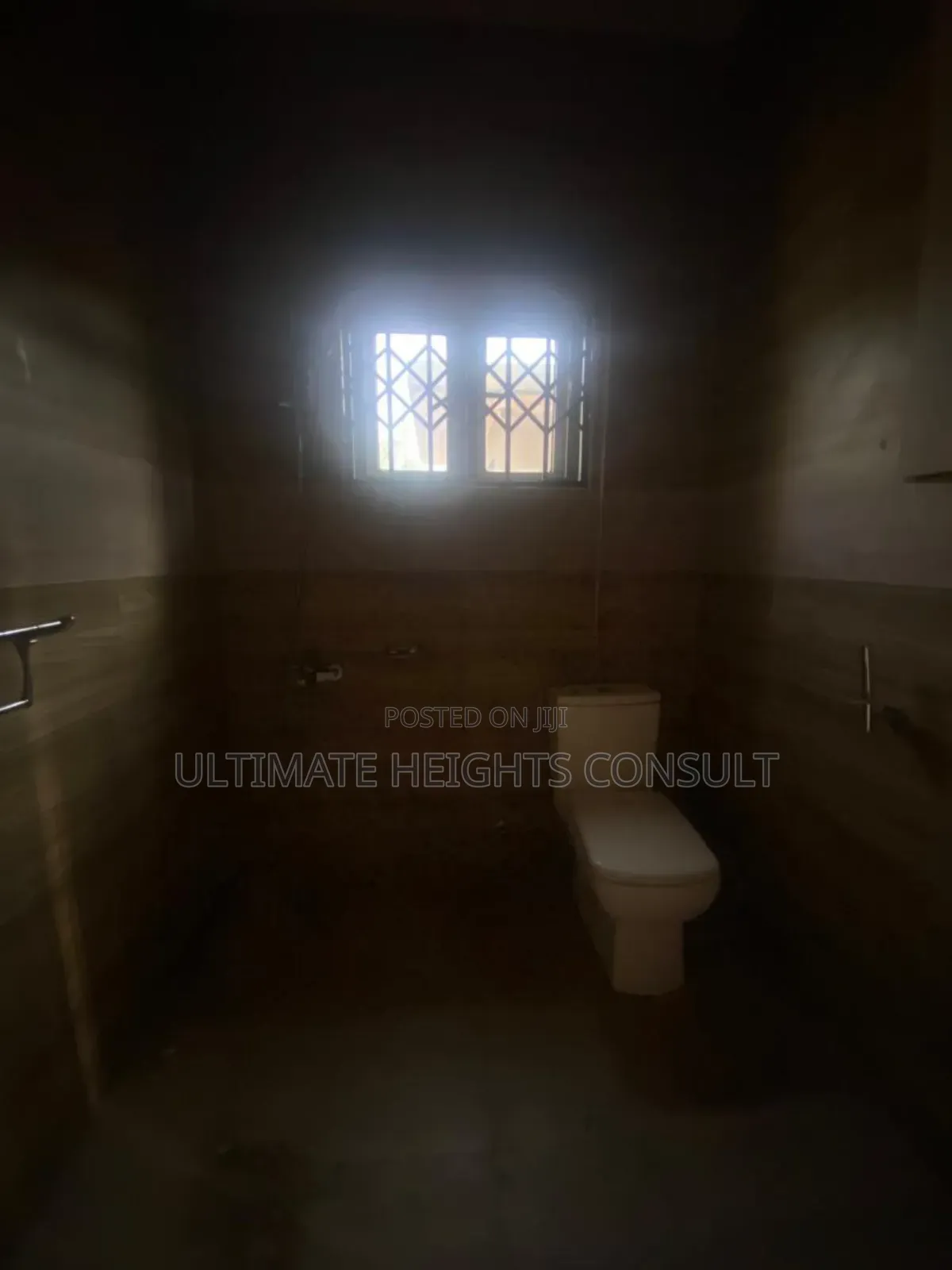 2bdrm Apartment in Dansoman, Exhibition for rent