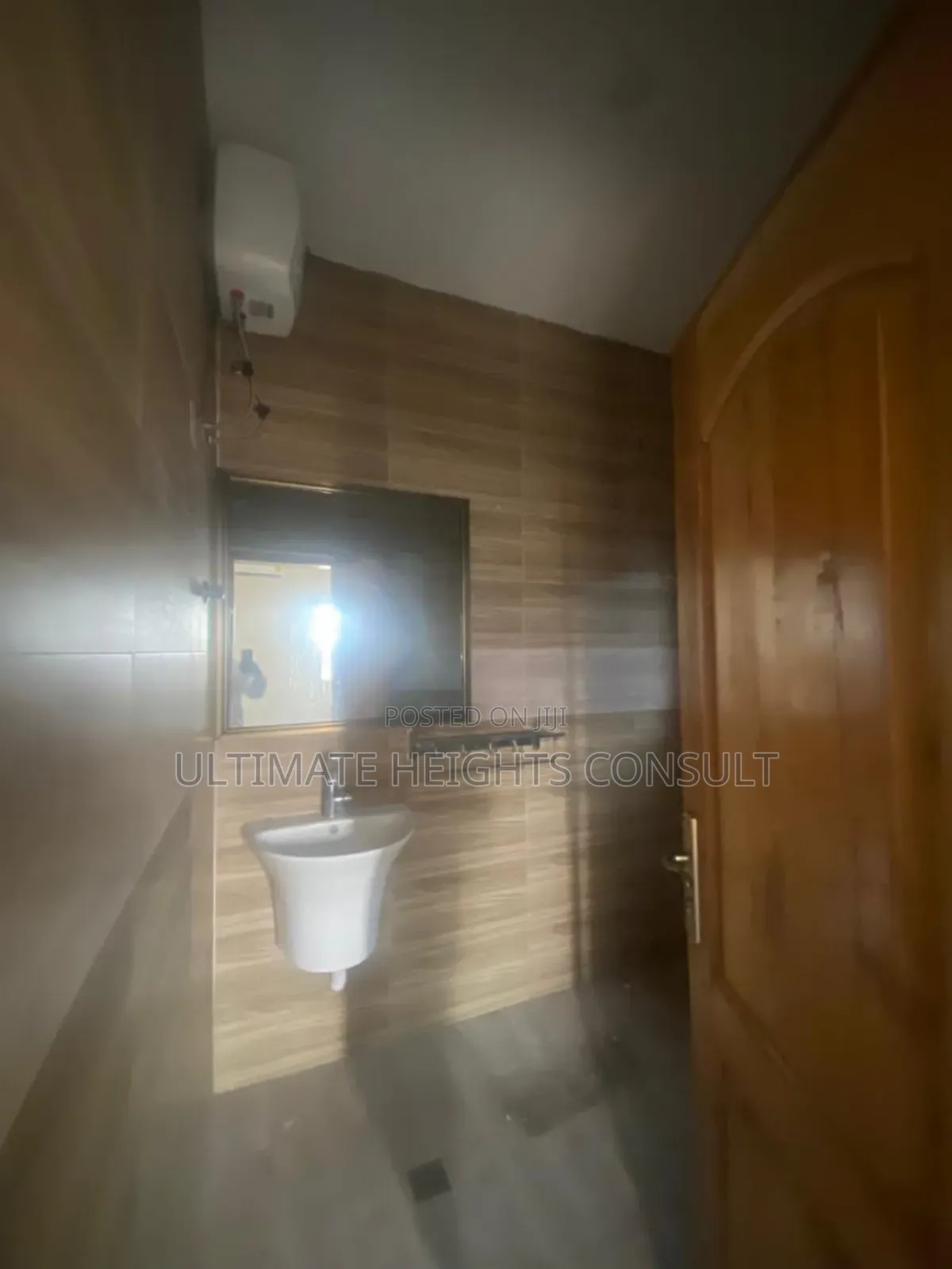 2bdrm Apartment in Dansoman, Exhibition for rent
