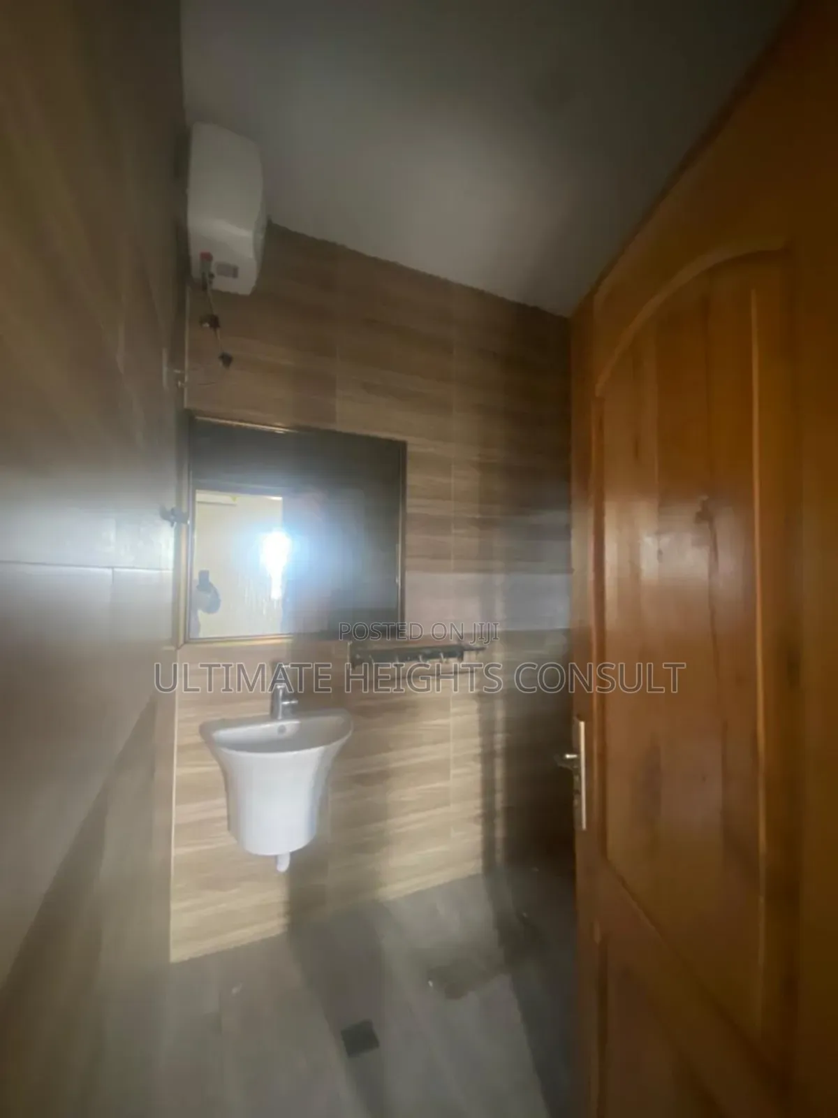 2bdrm Apartment in Dansoman, Exhibition for rent