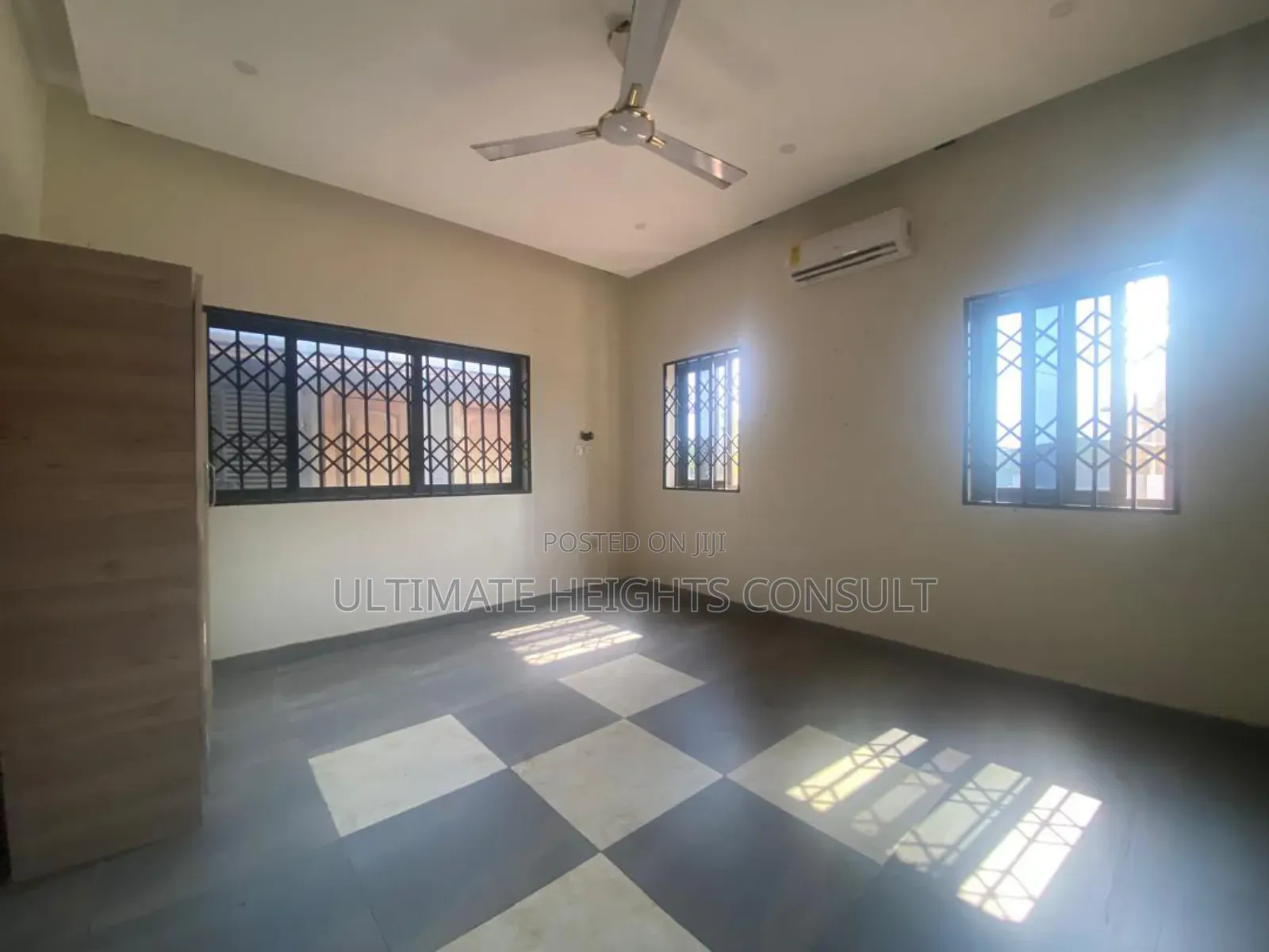 2bdrm Apartment in Dansoman, Exhibition for rent