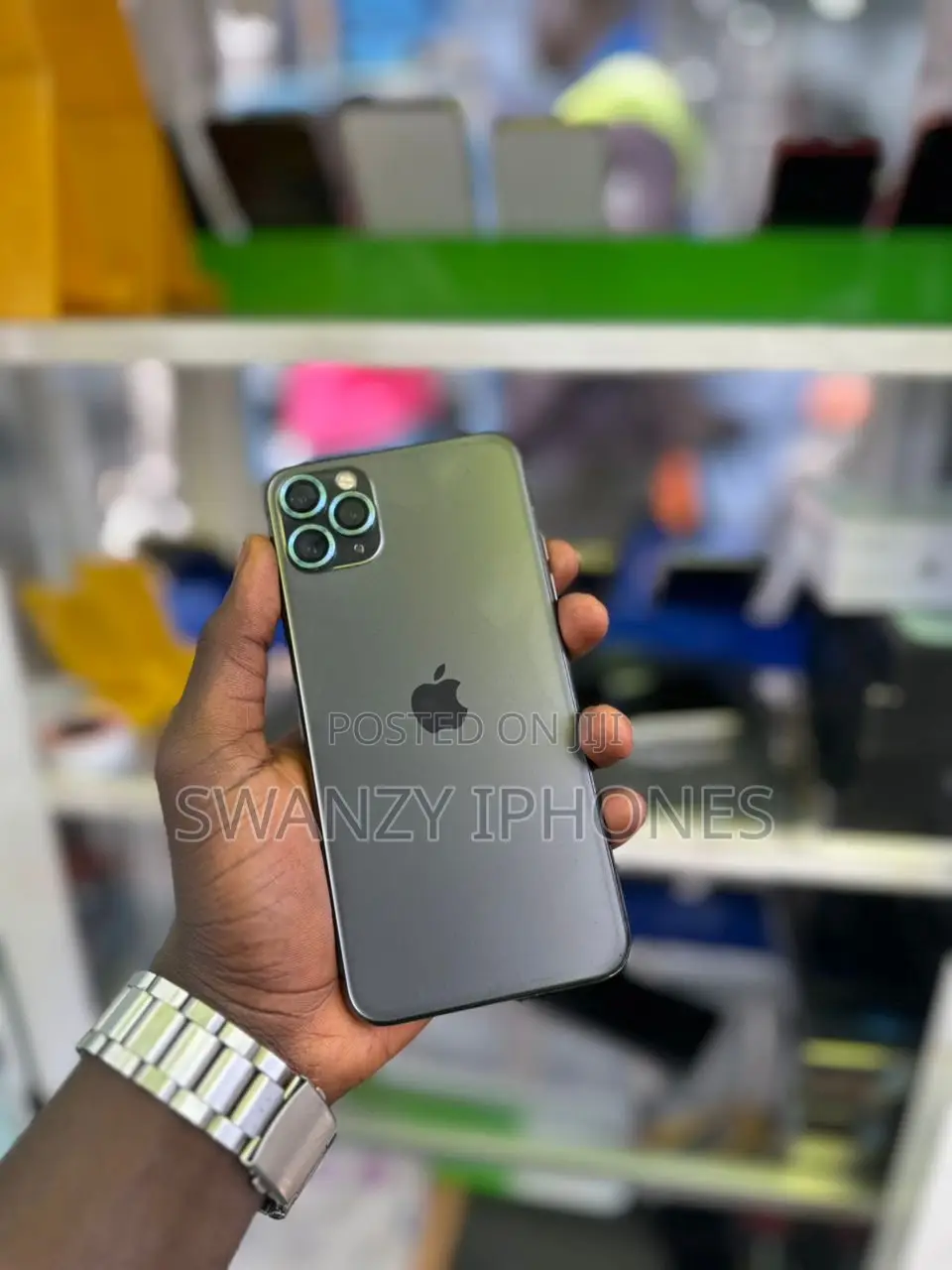 Apple iPhone 11 Pro Max 64 GB - What A Mobile