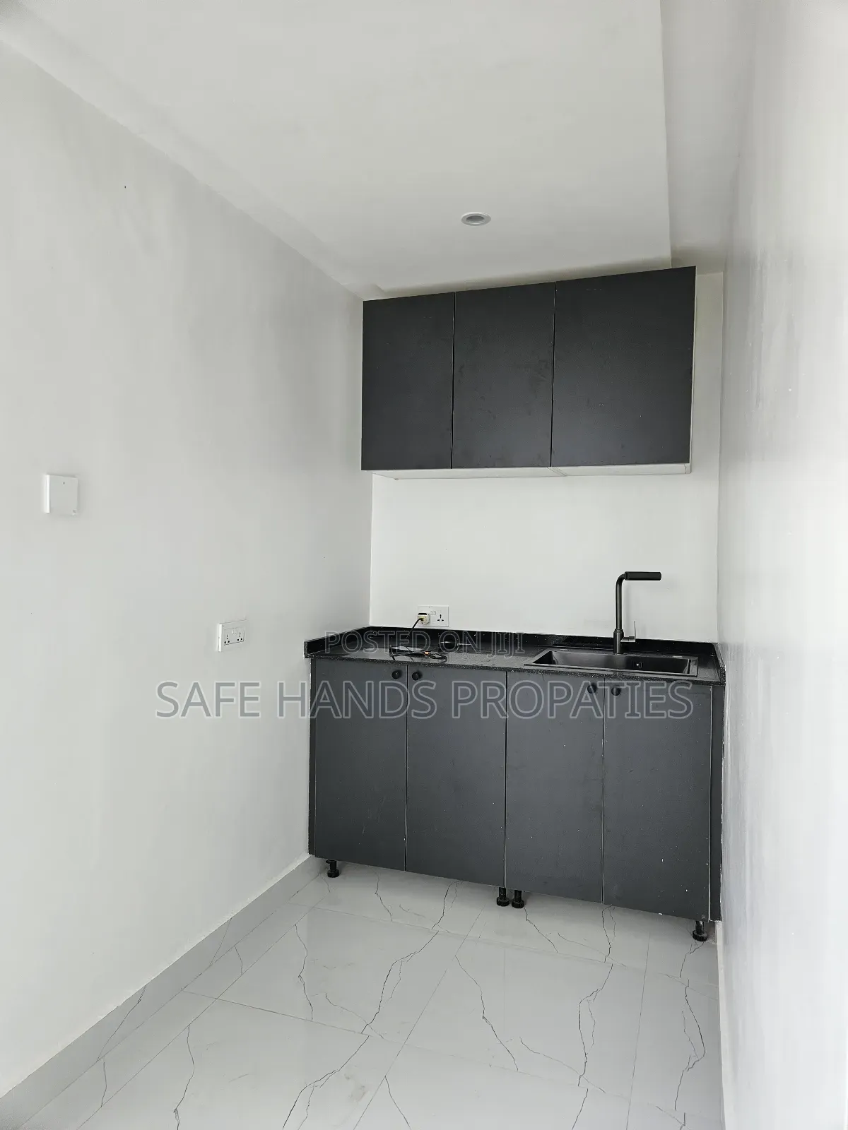 Furnished 4bdrm House in East Legon, Accra Metropolitan for sale
