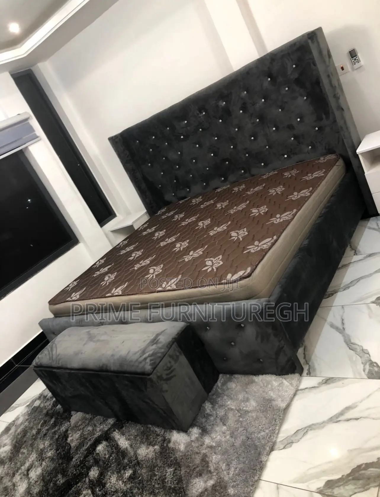 Castello Queen Size With Ottoman and 1 Side Drawer
