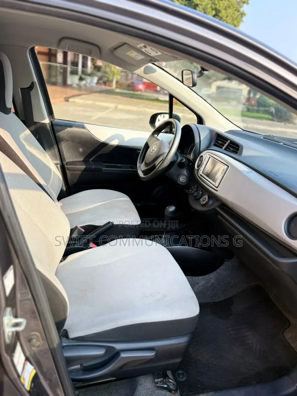 Toyota Vitz 1.3 FWD 5dr 2013 Silver