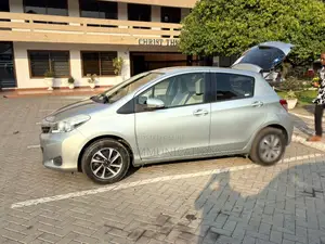 Toyota Vitz 1.3 FWD 5dr 2013 Silver