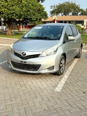 Toyota Vitz 1.3 FWD 5dr 2013 Silver