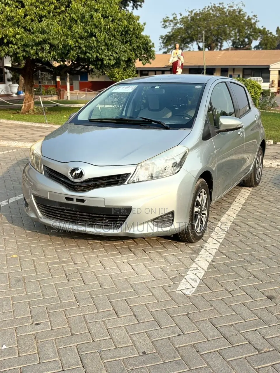 Toyota Vitz 1.3 FWD 5dr 2013 Silver