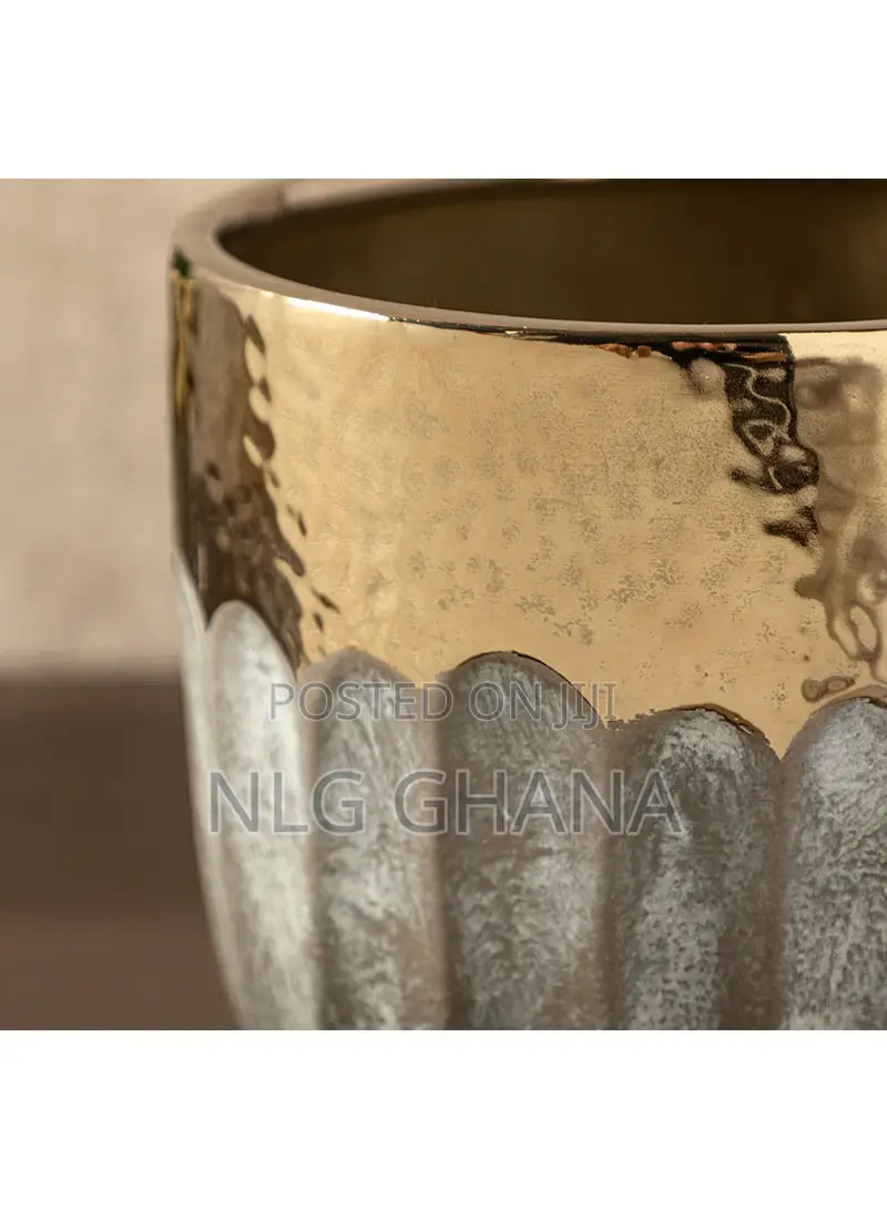 15x14.5cm Megan Vase - Gold. Ehx1410