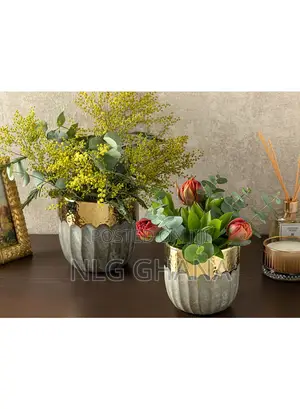 15x14.5cm Megan Vase - Gold. Ehx1410
