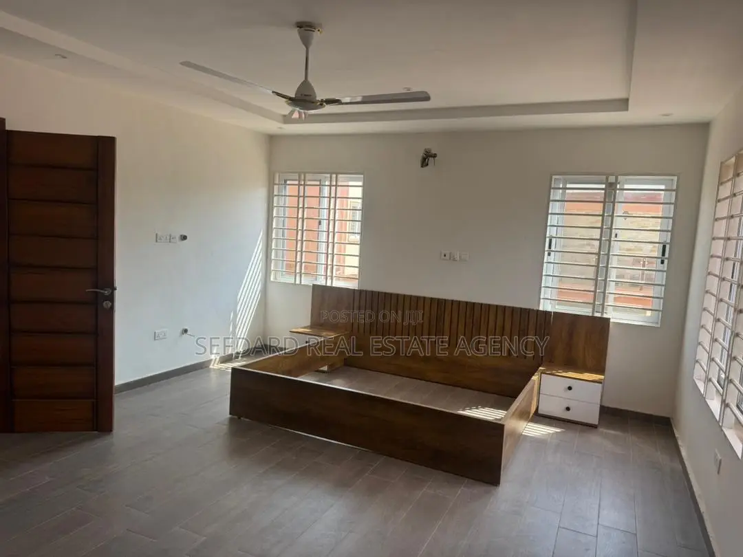 3bdrm Duplex in Mile 7 for rent