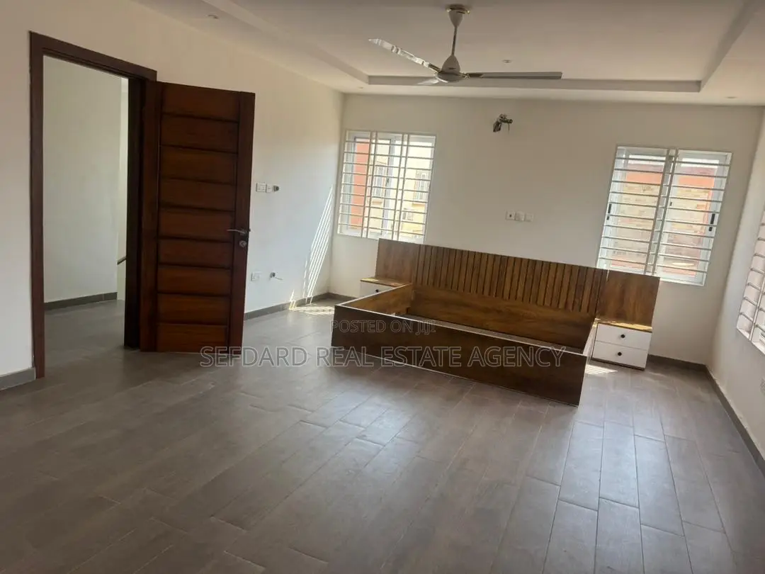 3bdrm Duplex in Mile 7 for rent