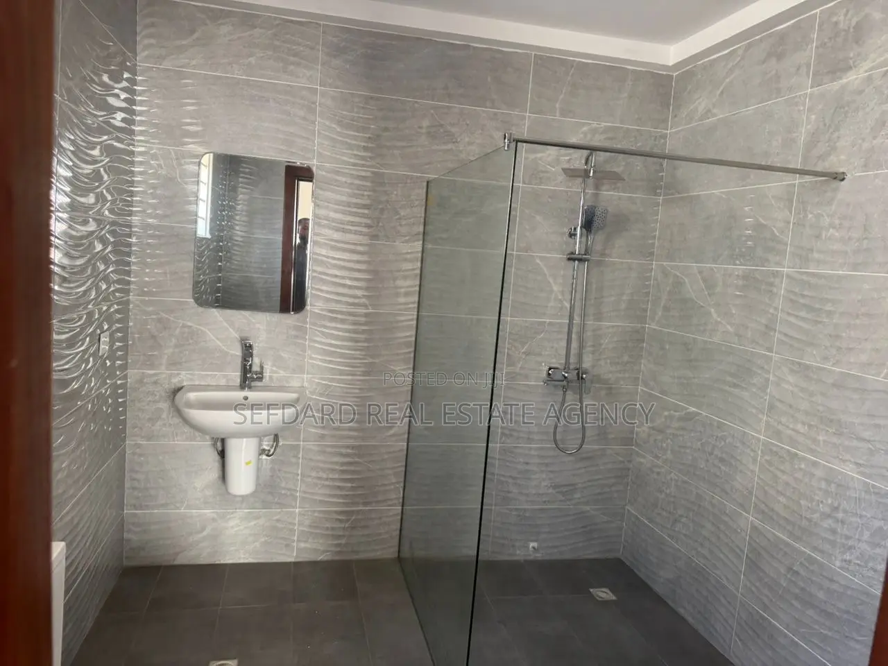 3bdrm Duplex in Mile 7 for rent
