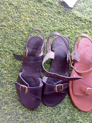 Ladies Flat Up Sandals