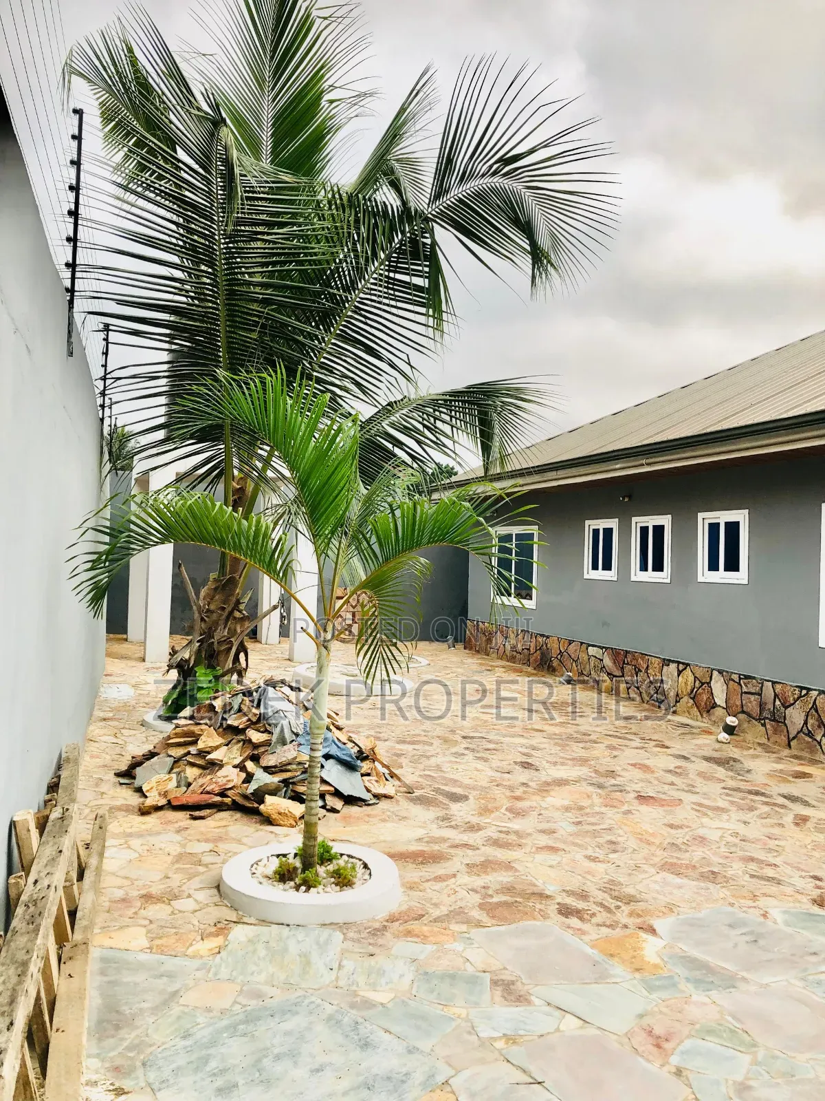 3bdrm House in Kwabenya, Ashomang Estate for rent