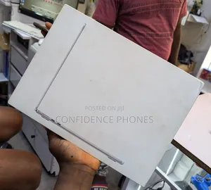 New Laptop Apple MacBook Air 2025 M4 13-Inch 16GB Apple M4 SSD 256GB
