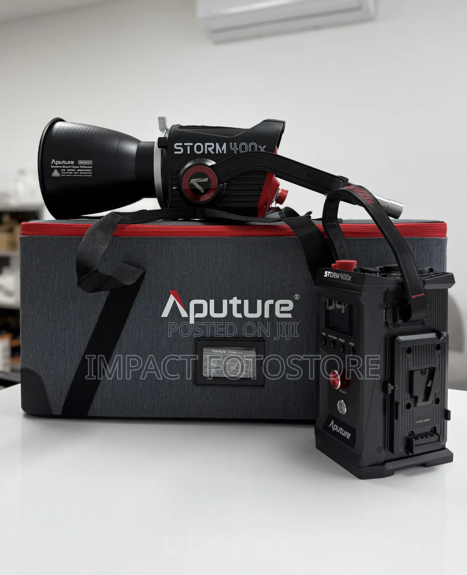 Aputure Storm 400x Tunable White Led Monolight (V-mount)