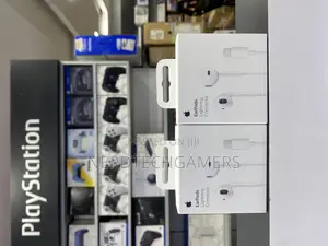Apple Earphones to Lightening