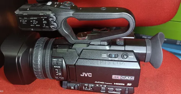 Chiroyli, jingalak va kokrakli chaqaloqlar bilan jinsiy aloqa