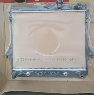 Hummer H3 2005 - 2010 Radiator