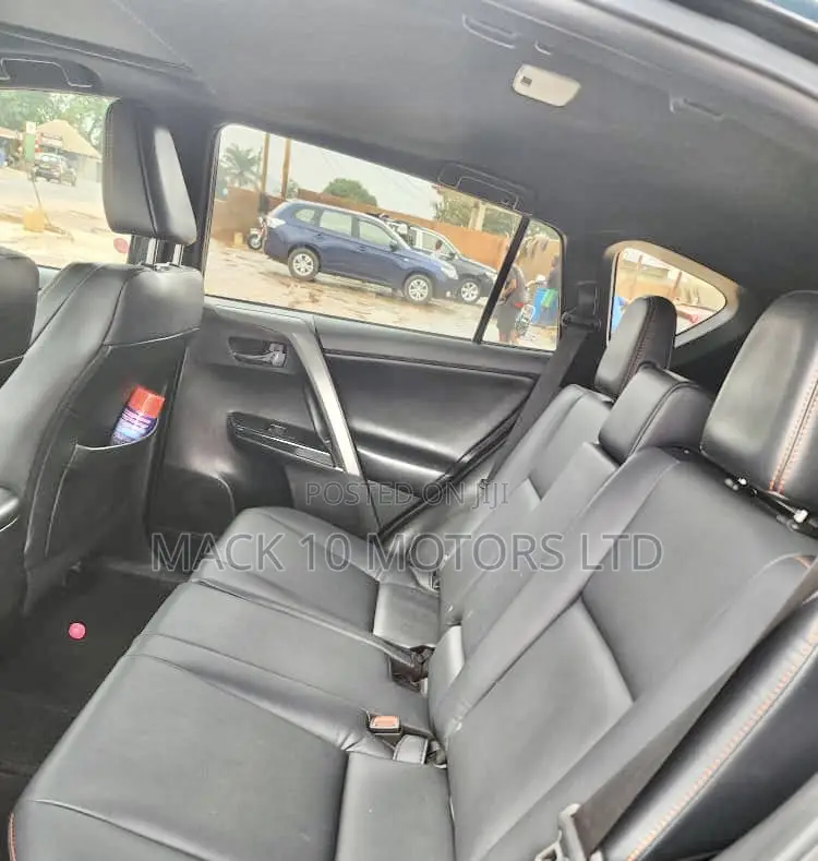 Toyota RAV4 SE 4dr SUV AWD (2.5L 4cyl 6A) 2018 Black