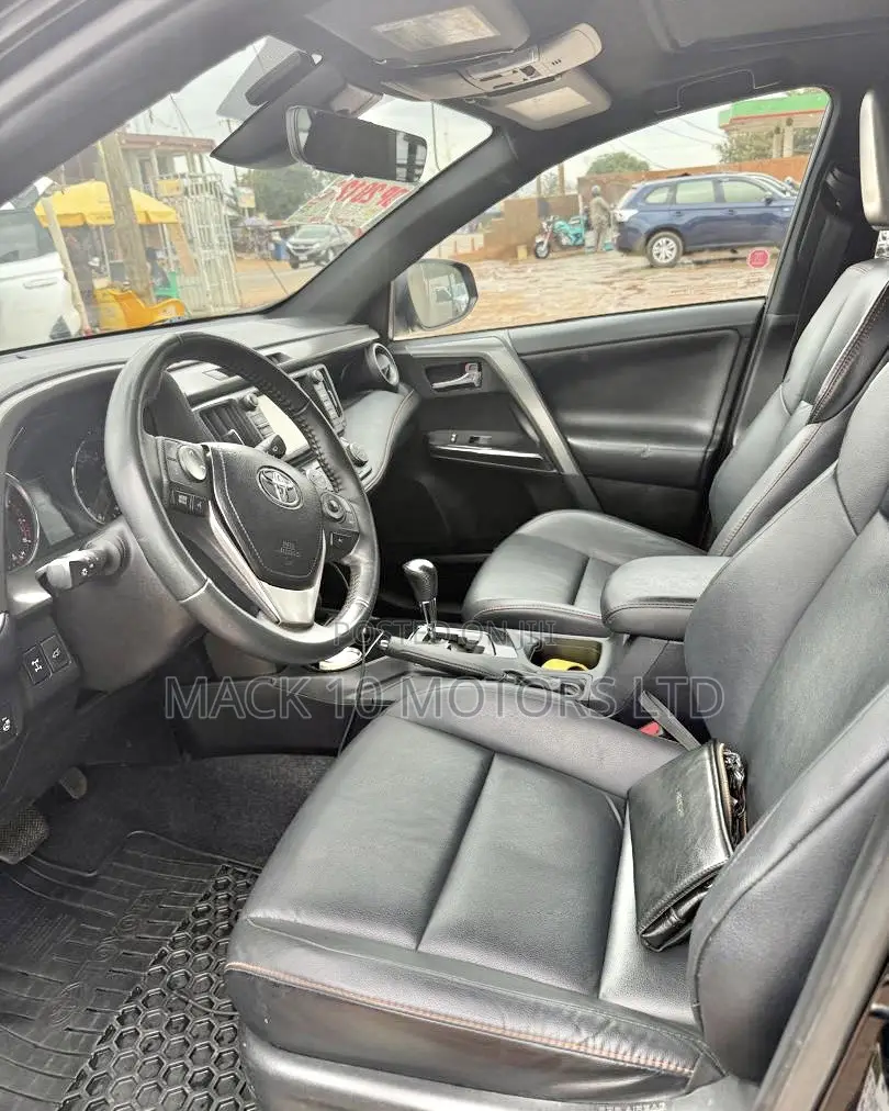 Toyota RAV4 SE 4dr SUV AWD (2.5L 4cyl 6A) 2018 Black