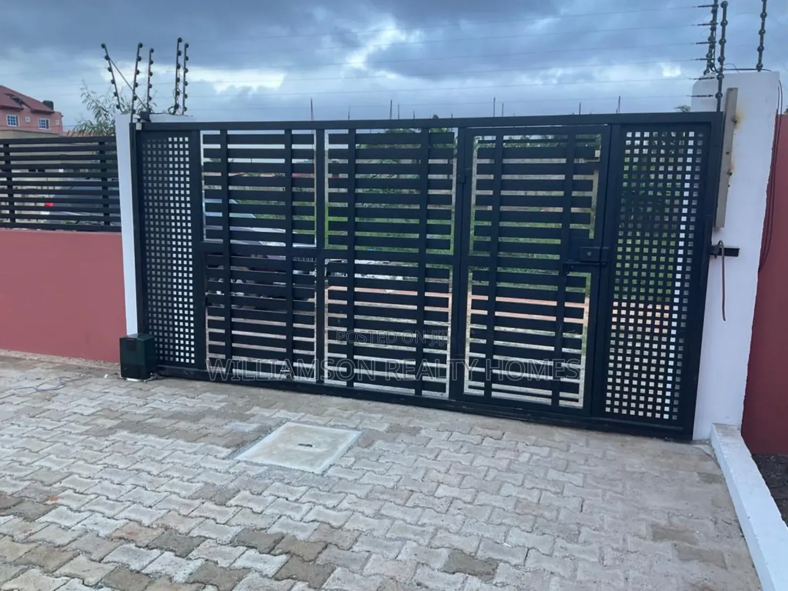 4bdrm House in Oyarifa Teiman, for sale