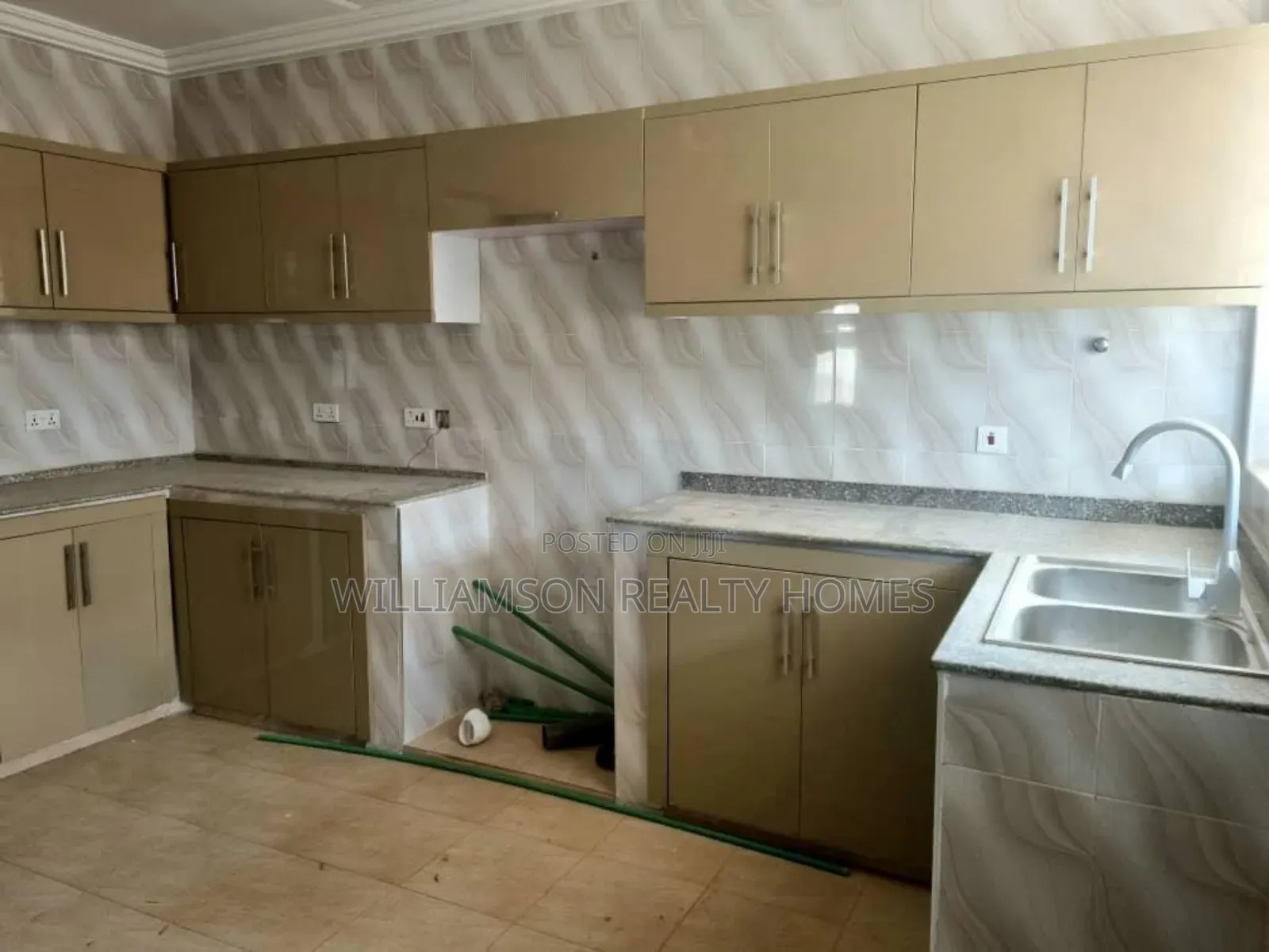 4bdrm House in Oyarifa Teiman, for sale