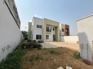 4bdrm House in Testimonial Building, Sakumono for sale