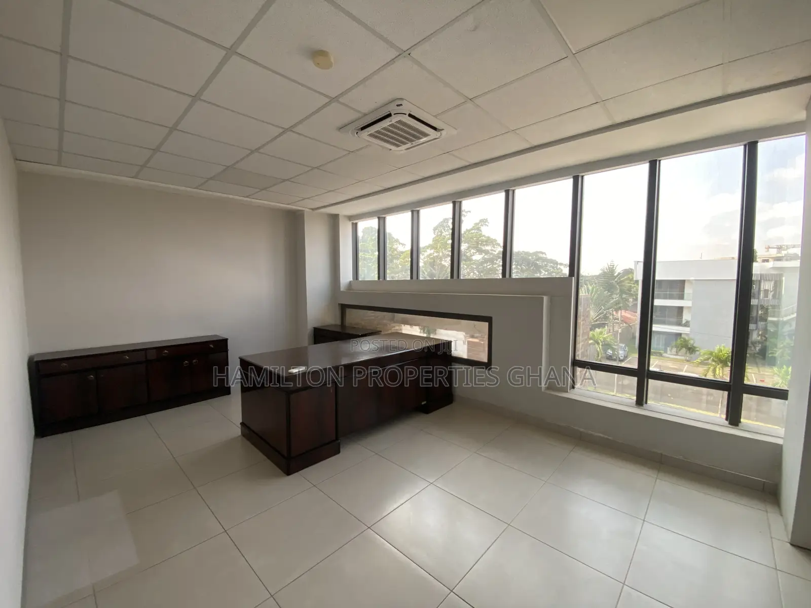 400 M/S Office Complex With Furniture Cabtonments