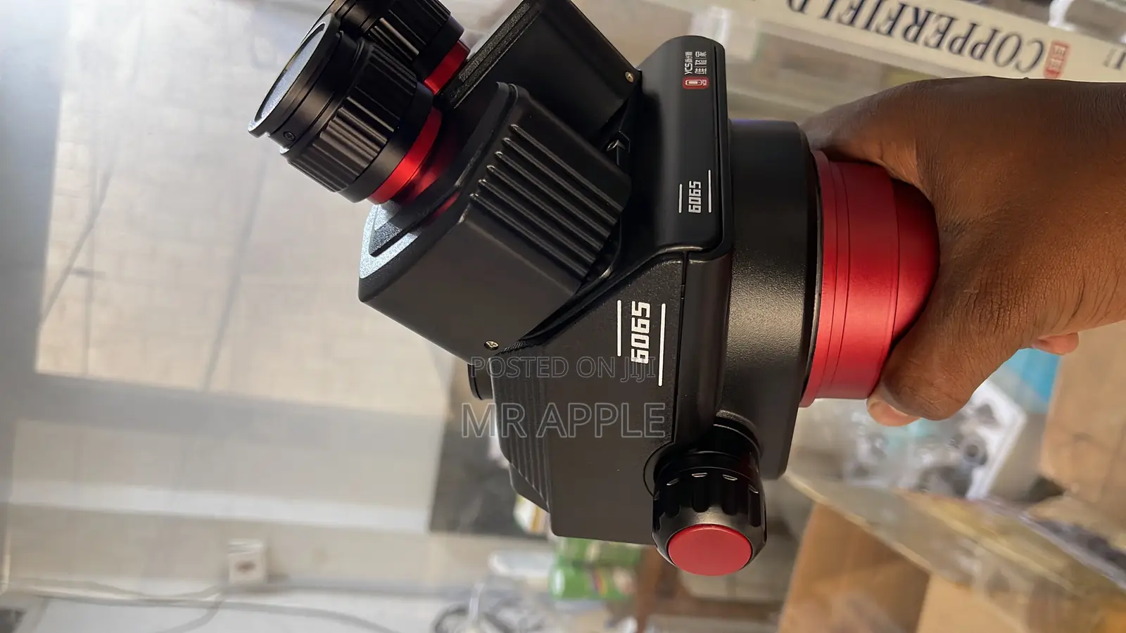 Microscope