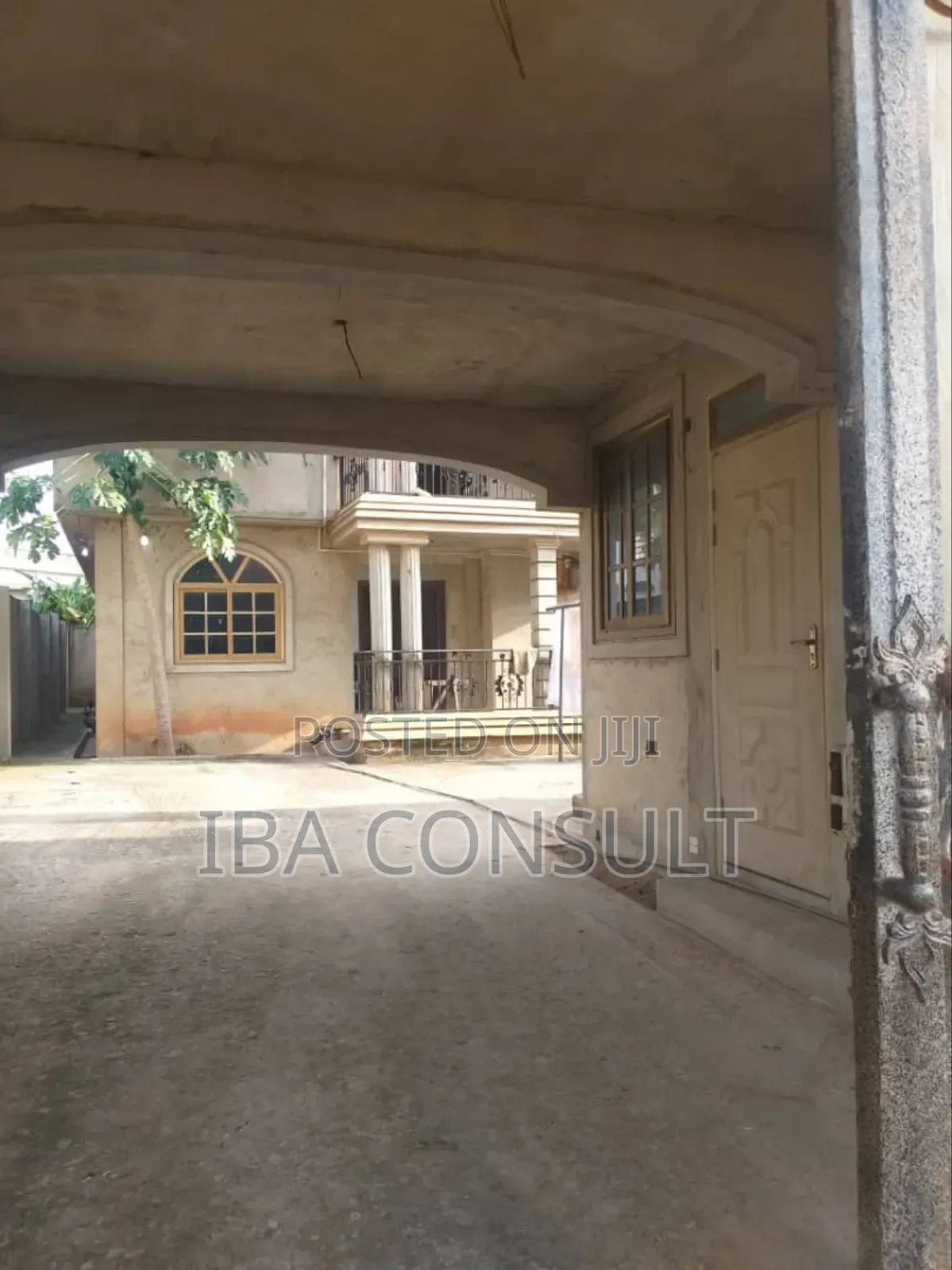 8bdrm Apartment in Kwabenya, Accra Metropolitan for sale