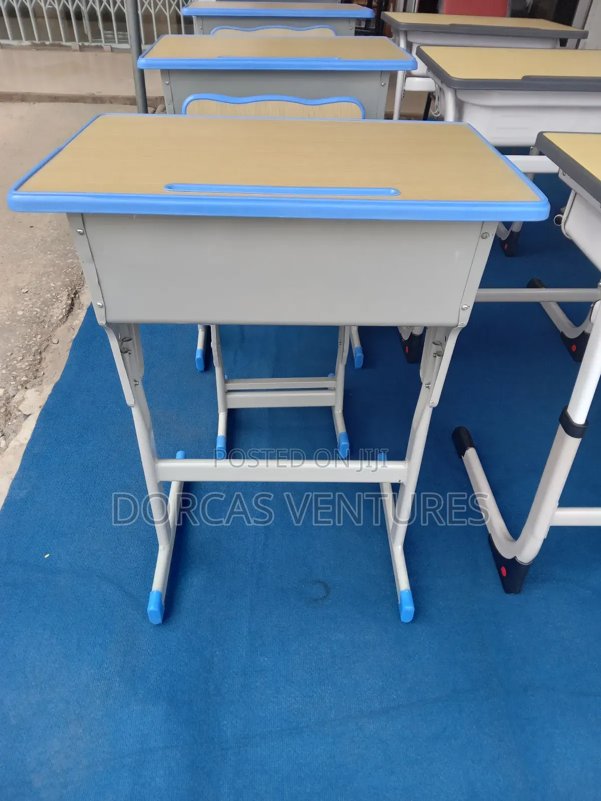 Melis School Desk