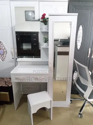 Mirror _ Mirror With Makeup Kits Storage