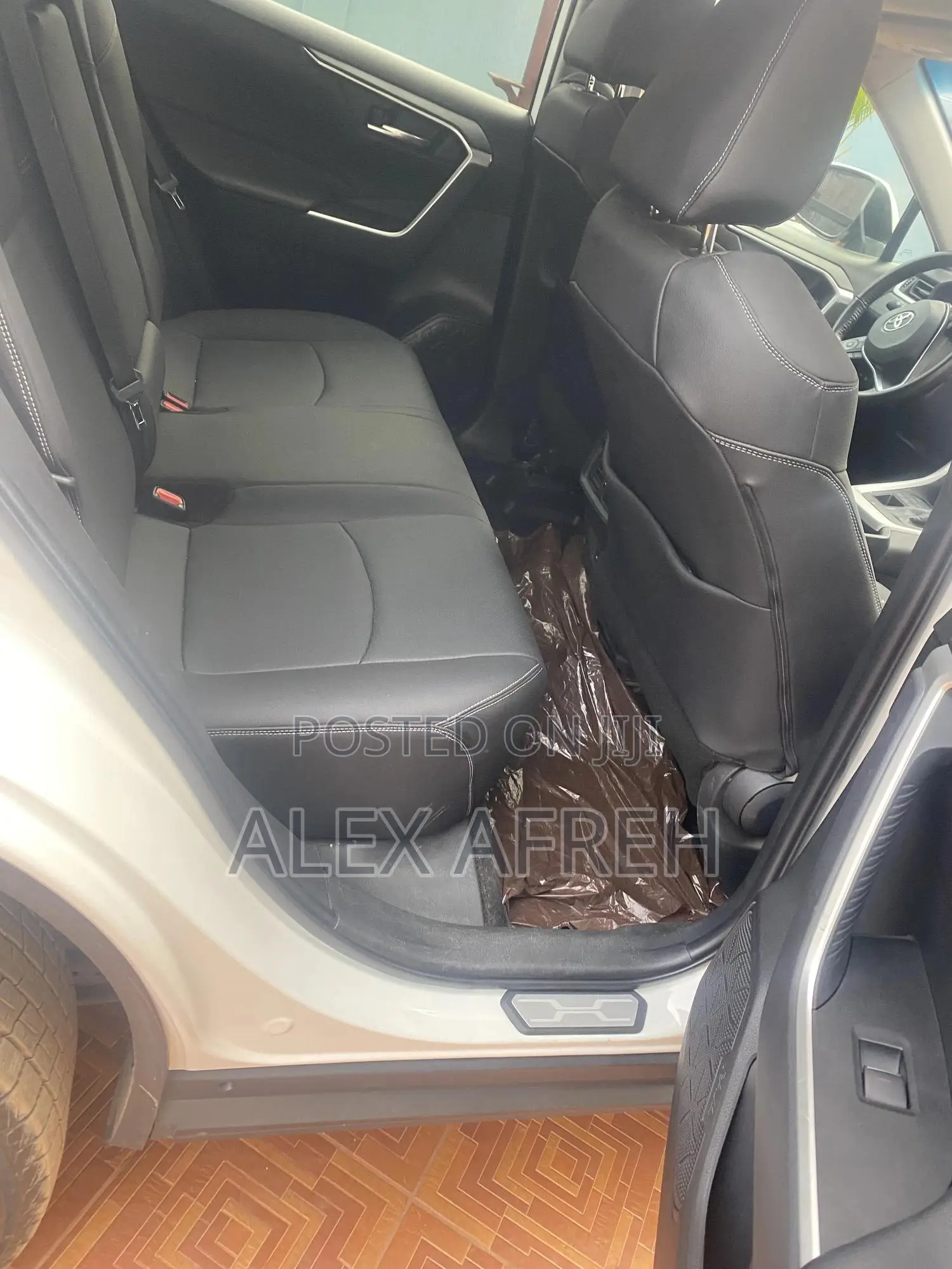 Toyota RAV4 XLE 2022 White