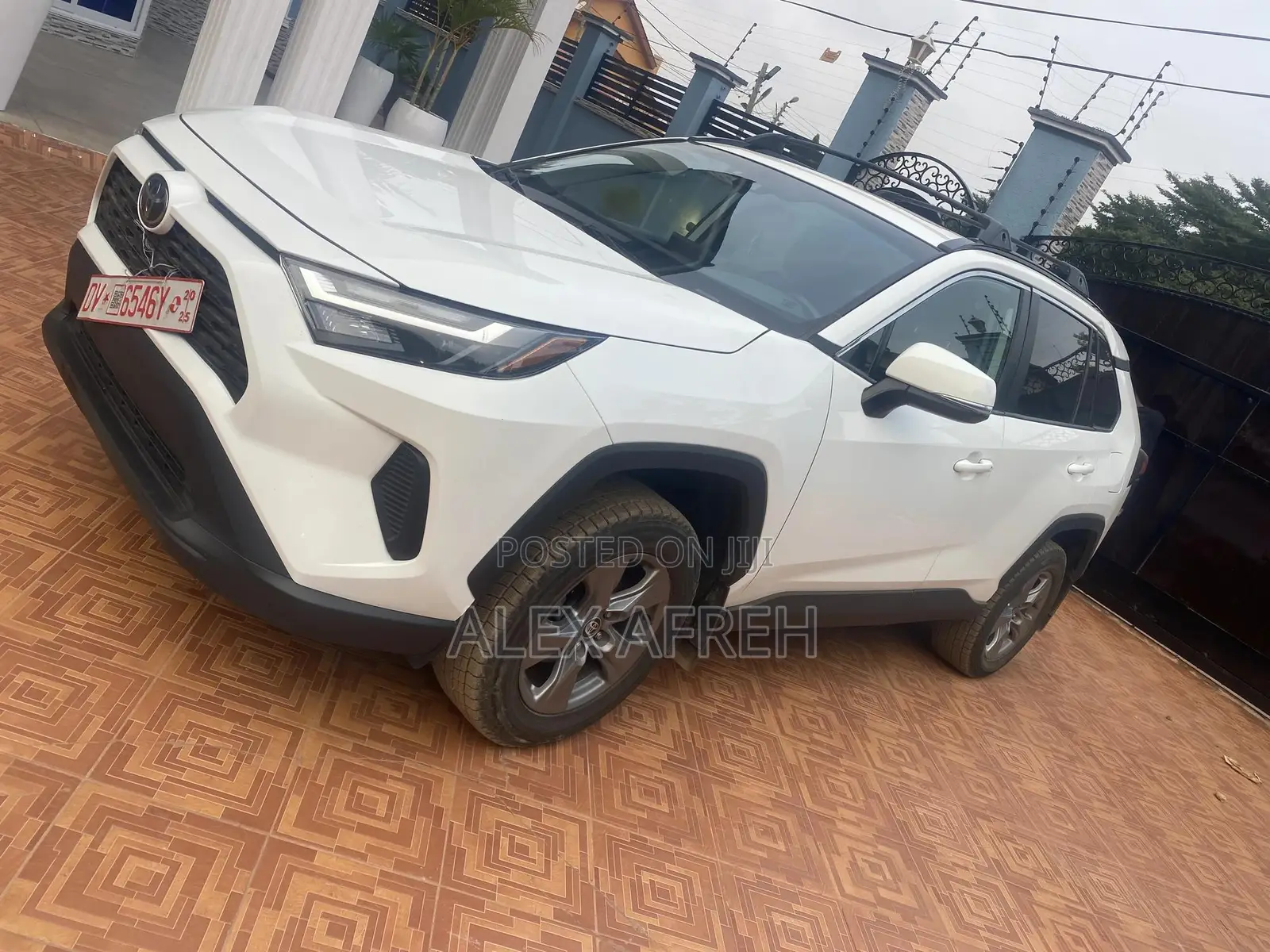 Toyota RAV4 XLE 2022 White