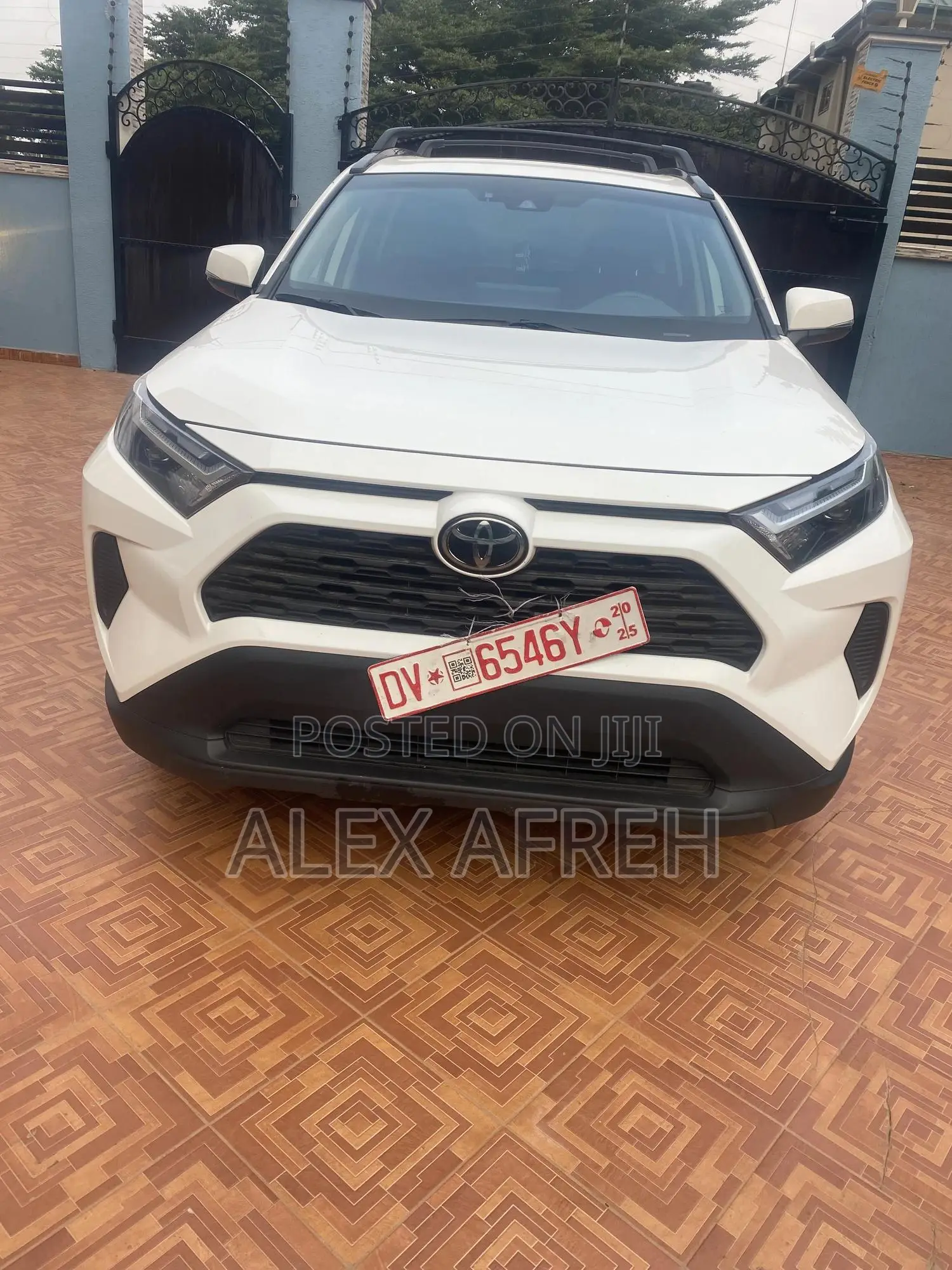Toyota RAV4 XLE 2022 White