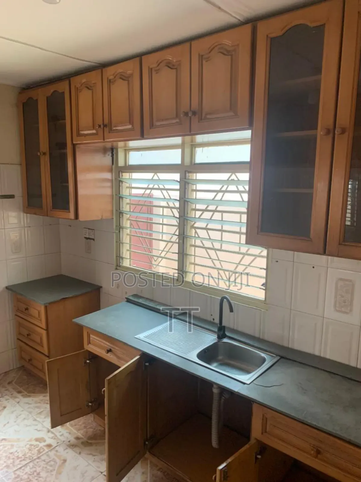 5bdrm House in Teshie Grada Estate for rent