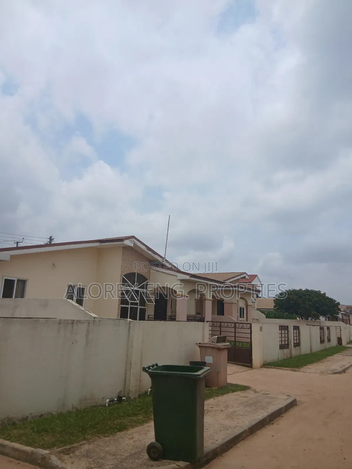 3bdrm Maisonette in Oyarifa for rent