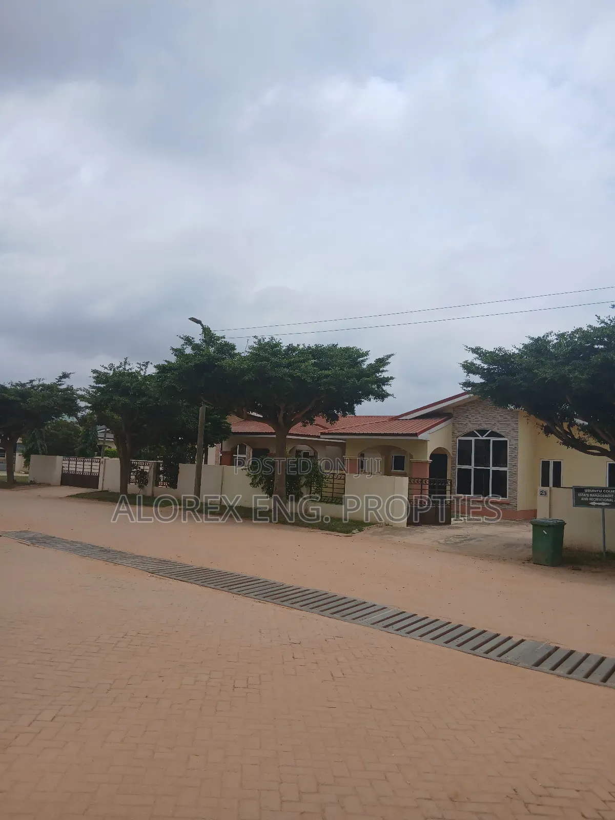 3bdrm Maisonette in Oyarifa for rent