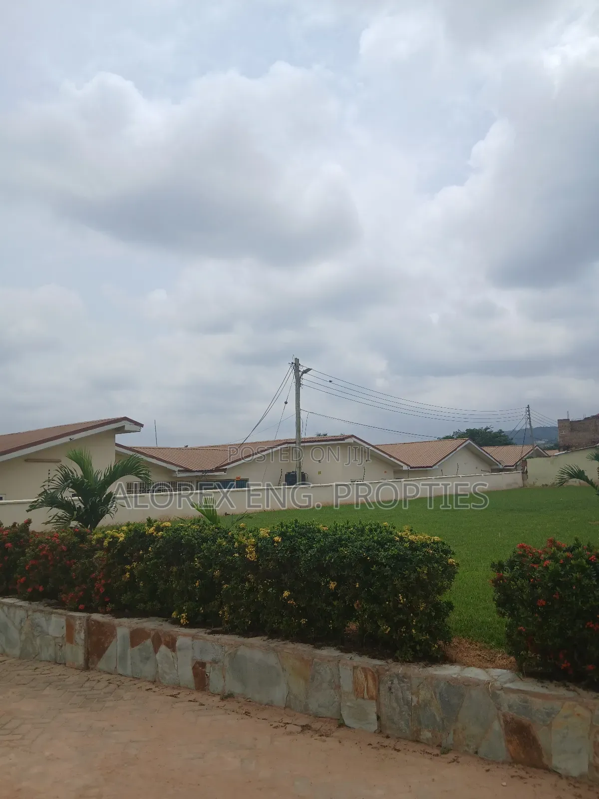 3bdrm Maisonette in Oyarifa for rent
