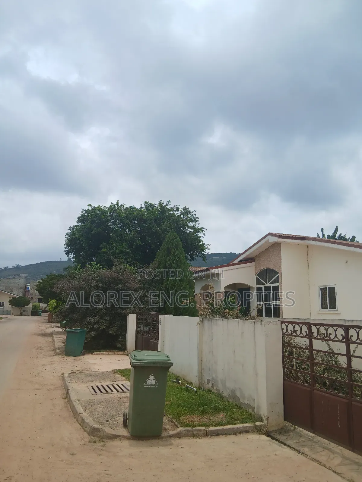 3bdrm Maisonette in Oyarifa for rent