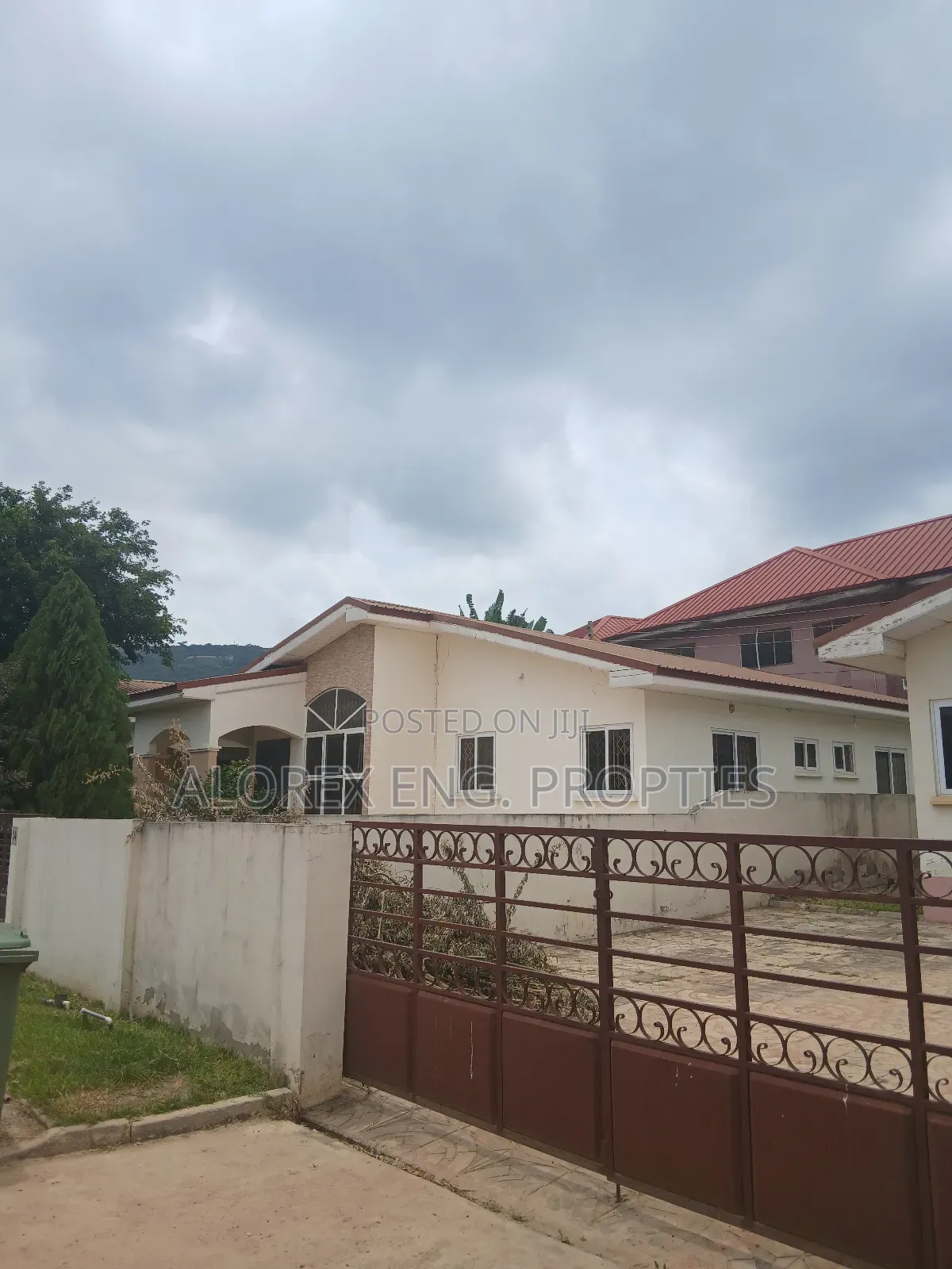 3bdrm Maisonette in Oyarifa for rent