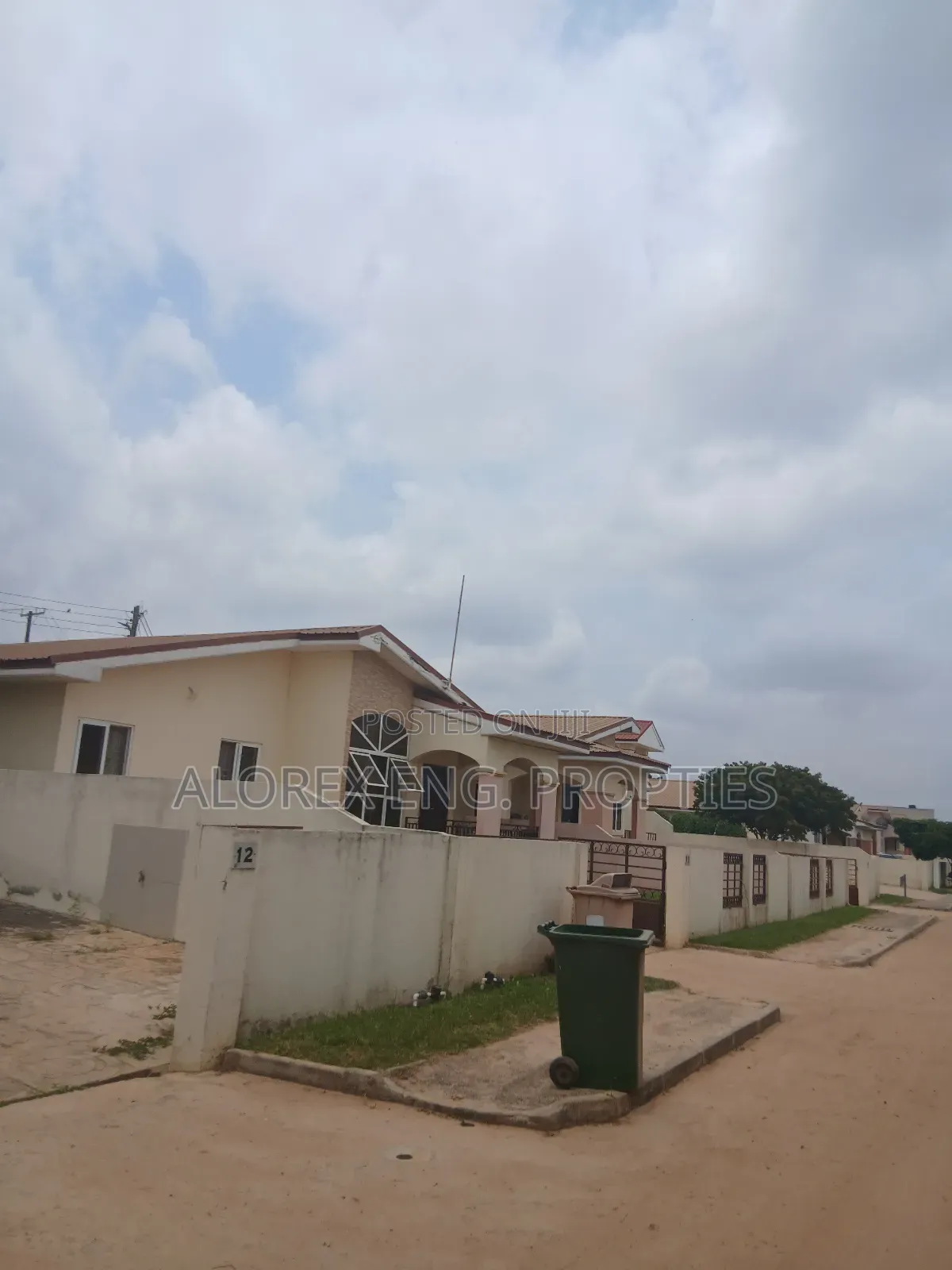3bdrm Maisonette in Oyarifa for rent