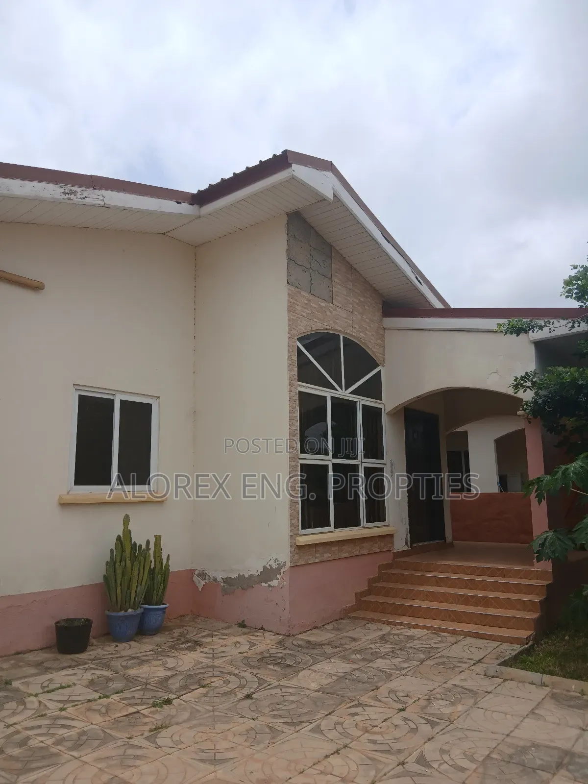 3bdrm Maisonette in Oyarifa for rent