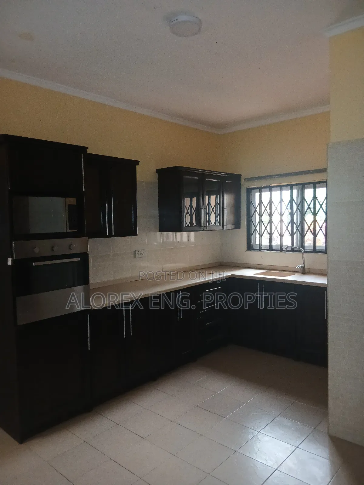 3bdrm Maisonette in Oyarifa for rent